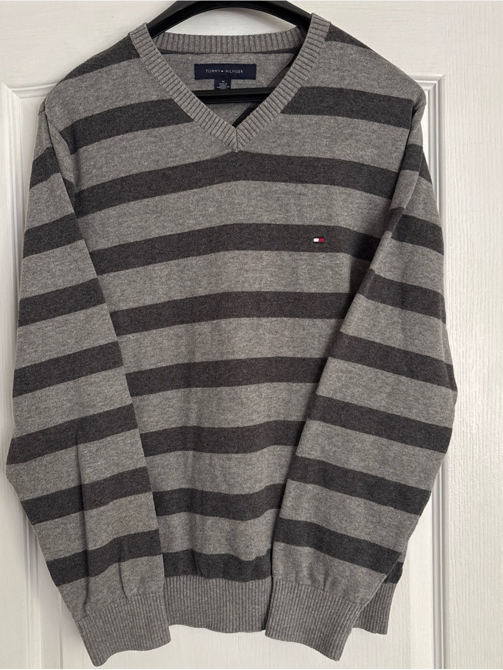 Tommy Hilfiger Men's Gray Striped V-Neck Sweater Size Medium